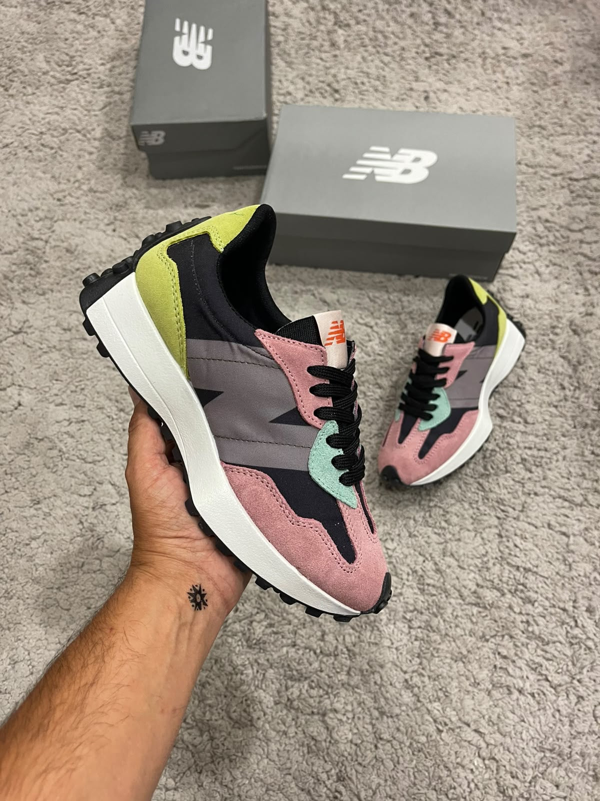 New Balance 327
