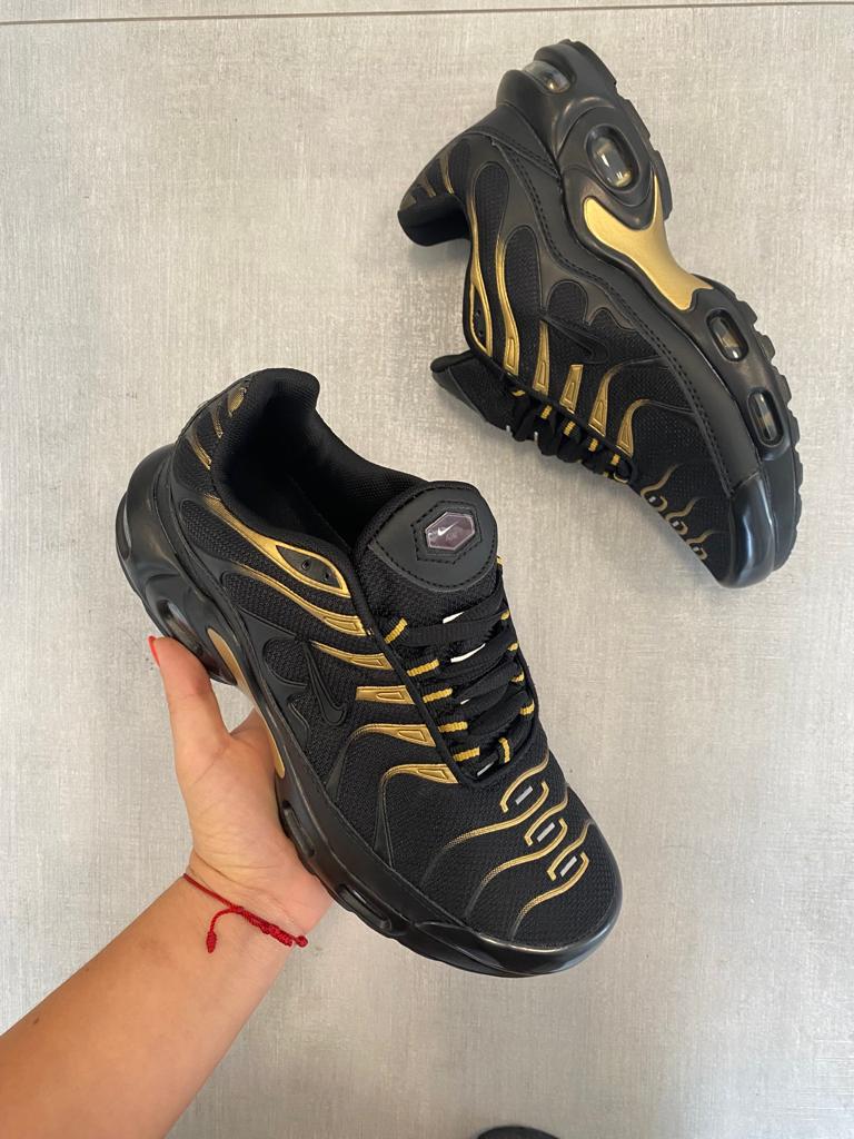 Nike TN Negro y Oro
