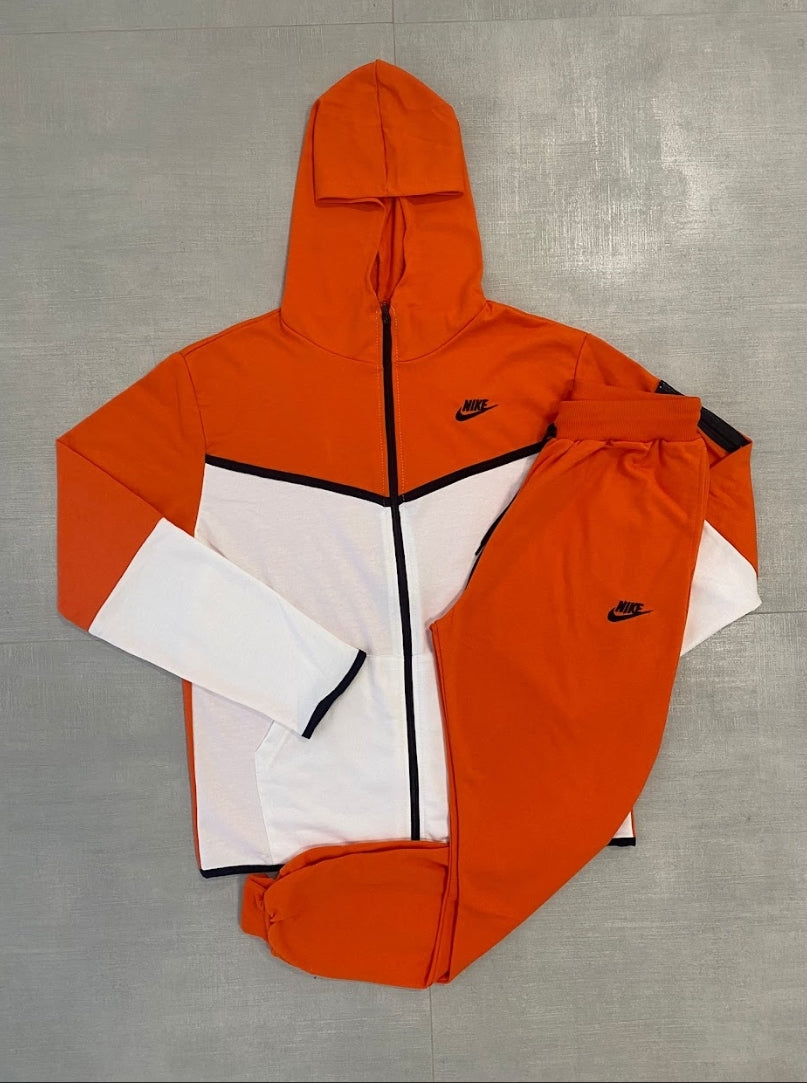 Chandal Nike Tech Naranja y Blanco