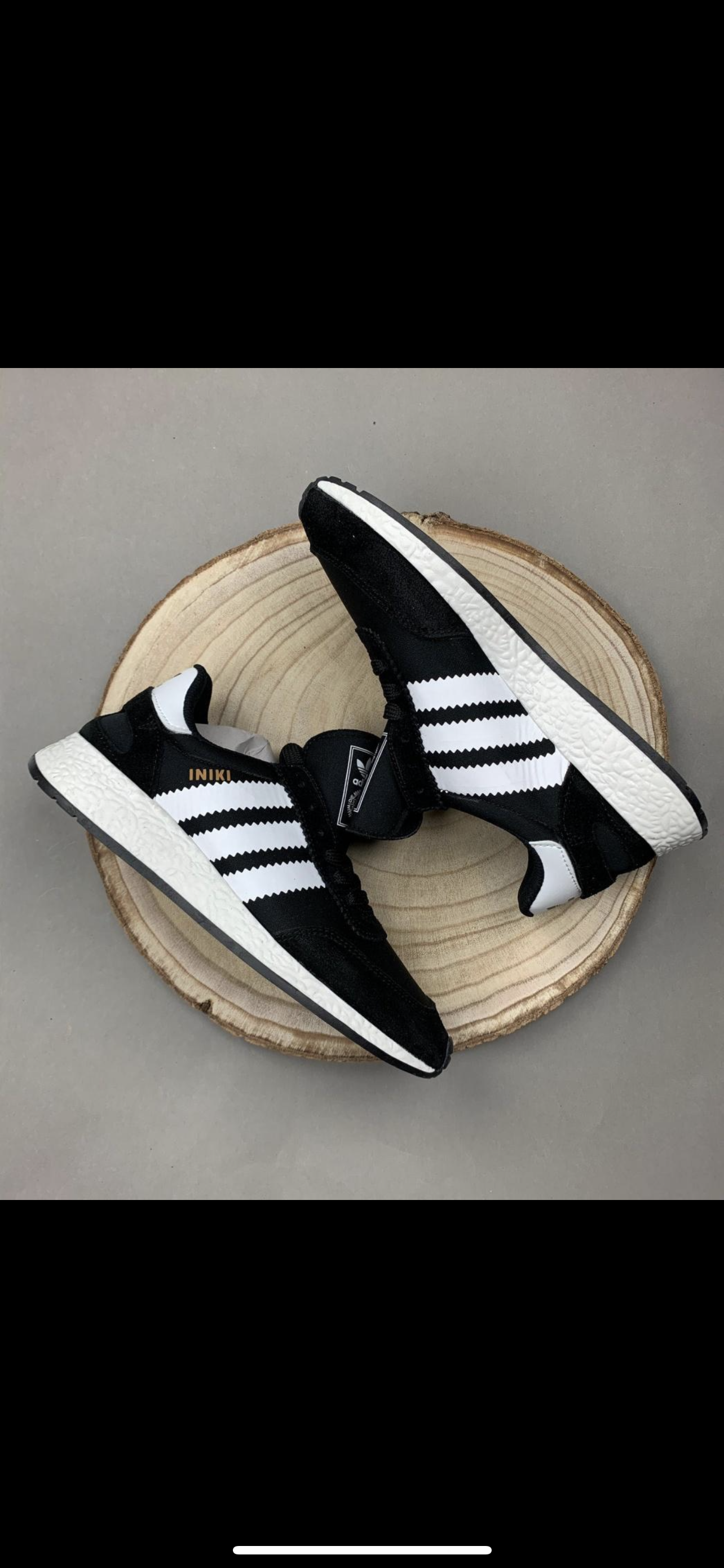 Adidas Iniki Negra y Blanca
