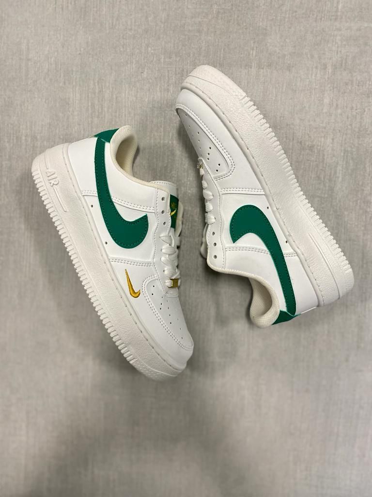 Nike Air Force 1 Blanca Con Logo Verde