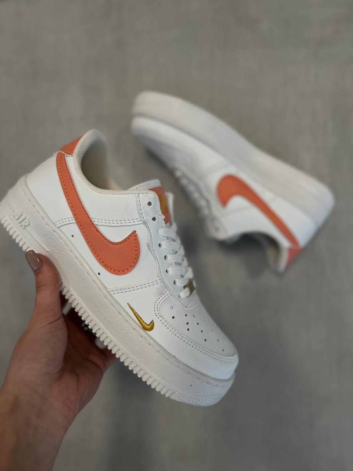 Nike Air Force 1 Blancas Con Logo Salmon