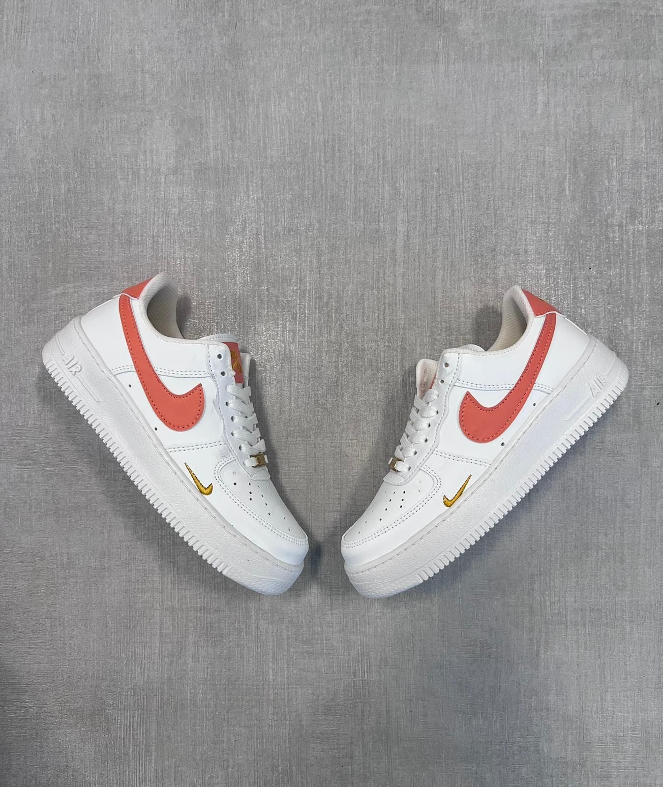 Nike Air Force 1 Blancas Con Logo Salmon
