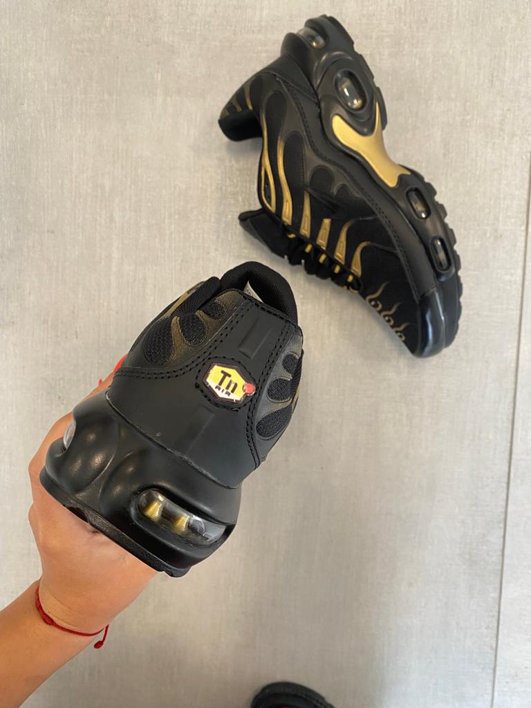 Nike TN Negro y Oro