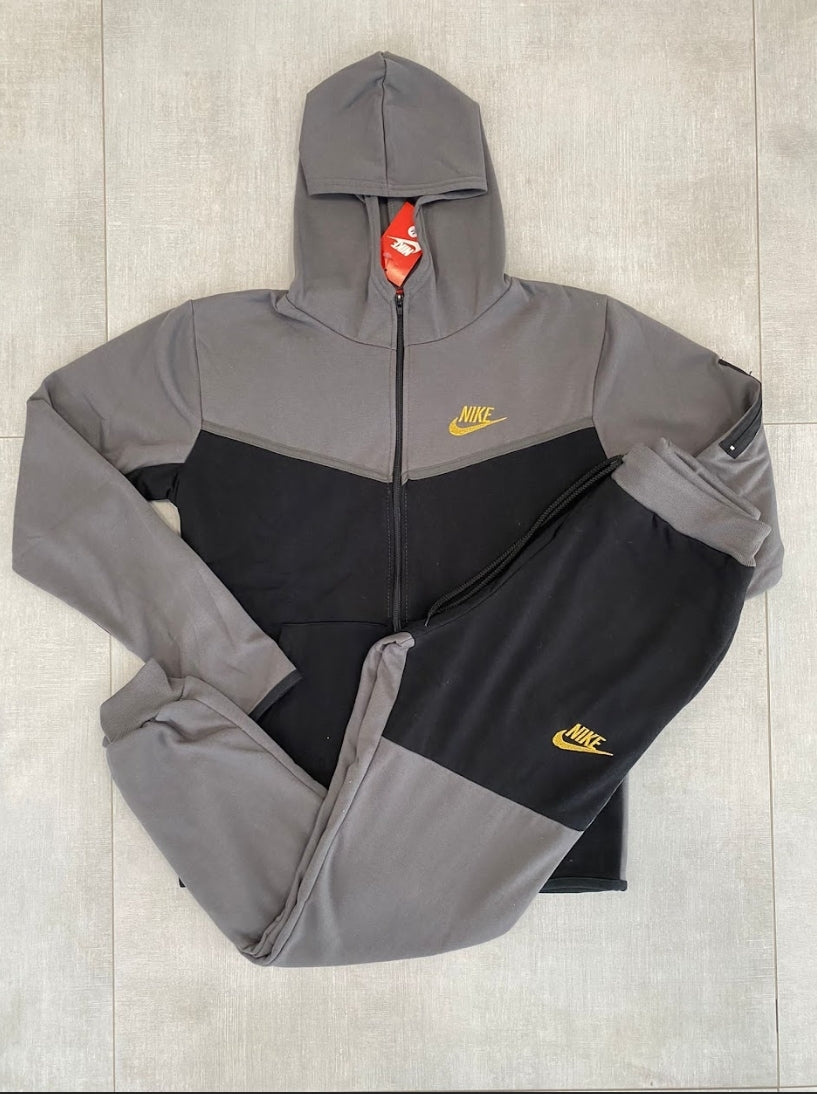 Chandal Nike Tech Gris y Negro