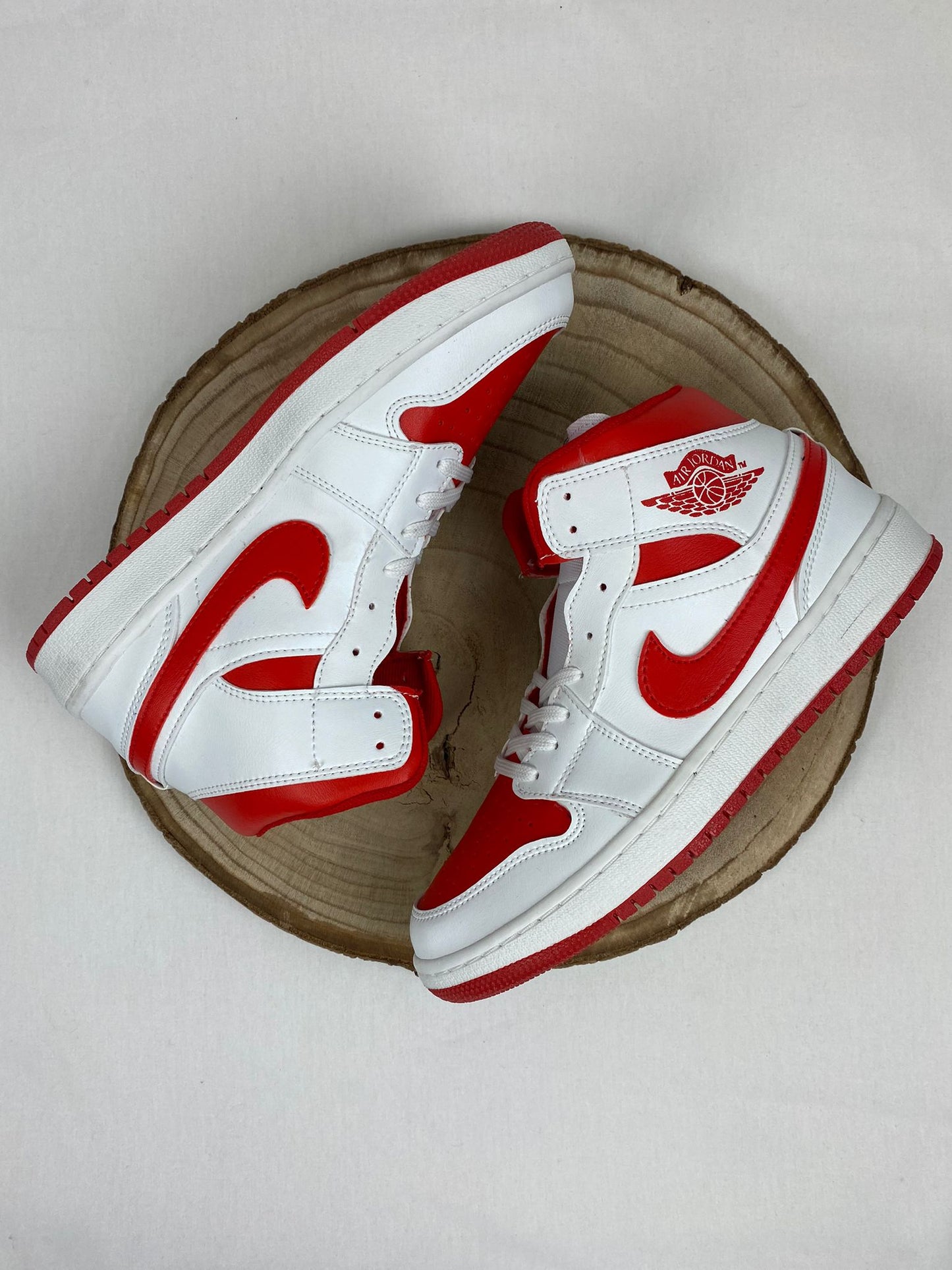 NIKE AIR JORDAN 1 Blancas y Rojas