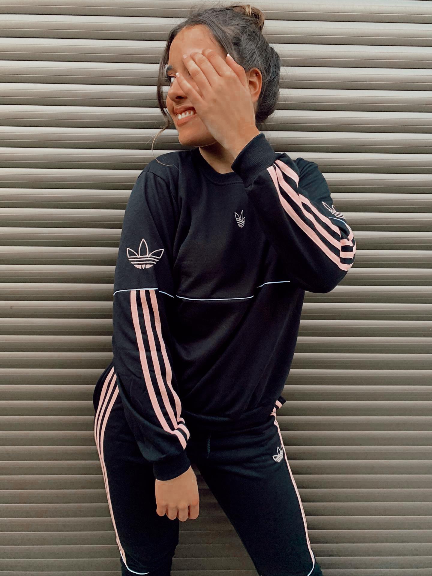 Chándal Adidas negro y rosa