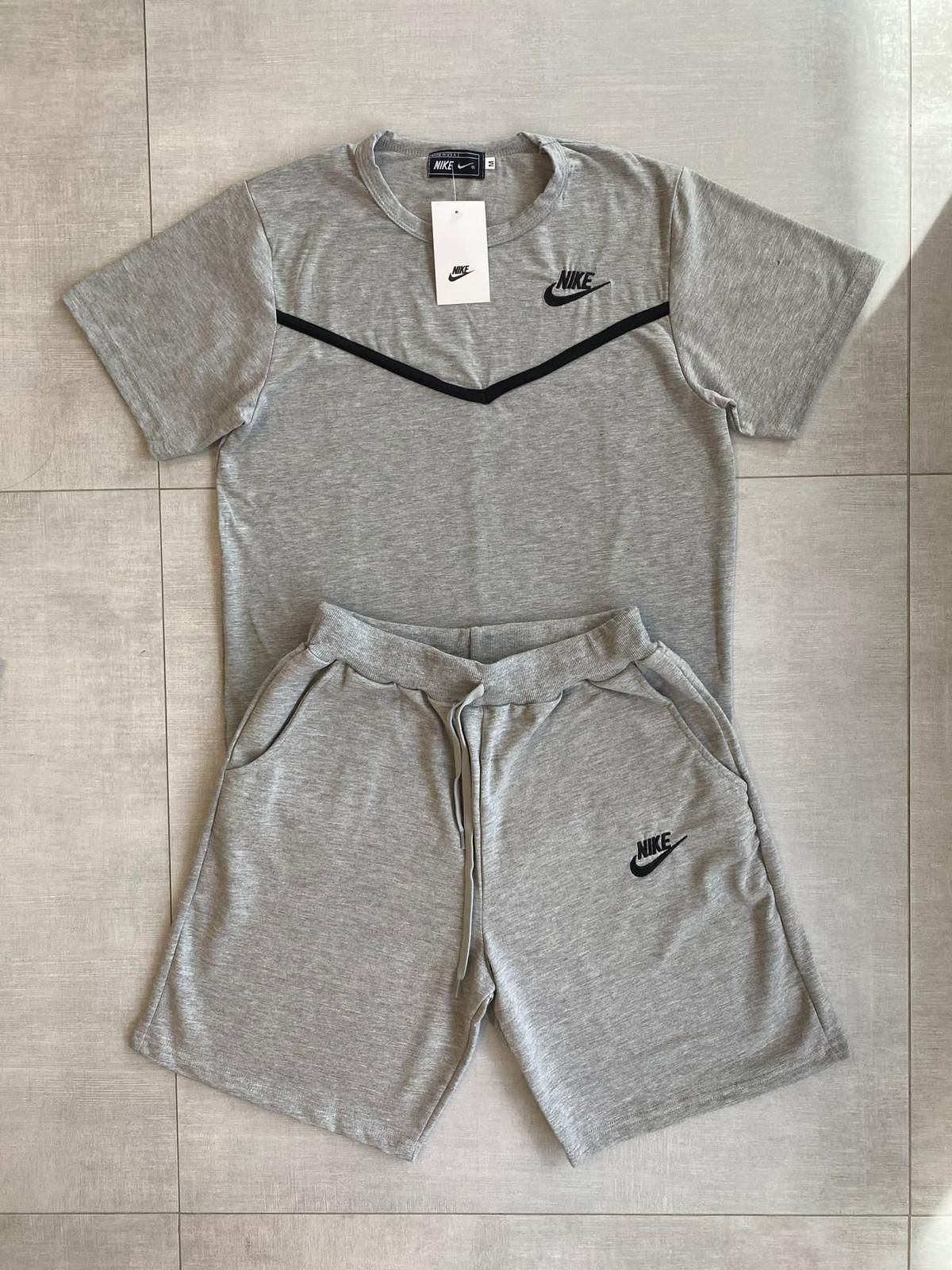 Chándal Nike Tech Corto Gris