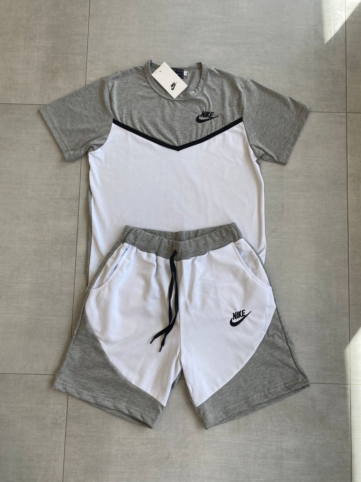 Chandal Nike Tech Corto Gris/Negro y Blanco