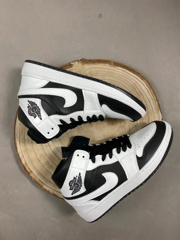 NIKE AIR JORDAN 1 RETRO BLACK WHITE