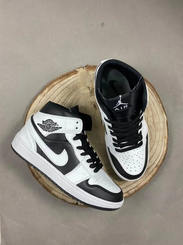 NIKE AIR JORDAN 1 RETRO BLACK WHITE