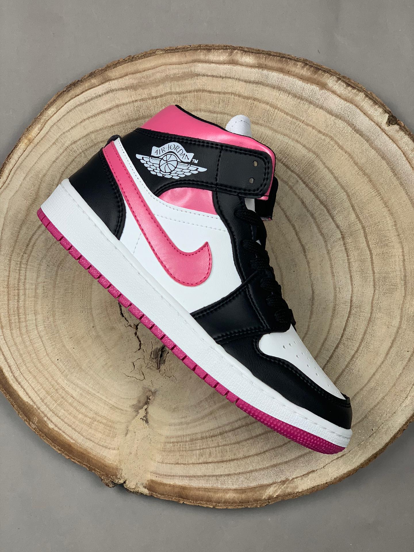 NIKE AIR JORDAN 1 ROSAS BLANCAS