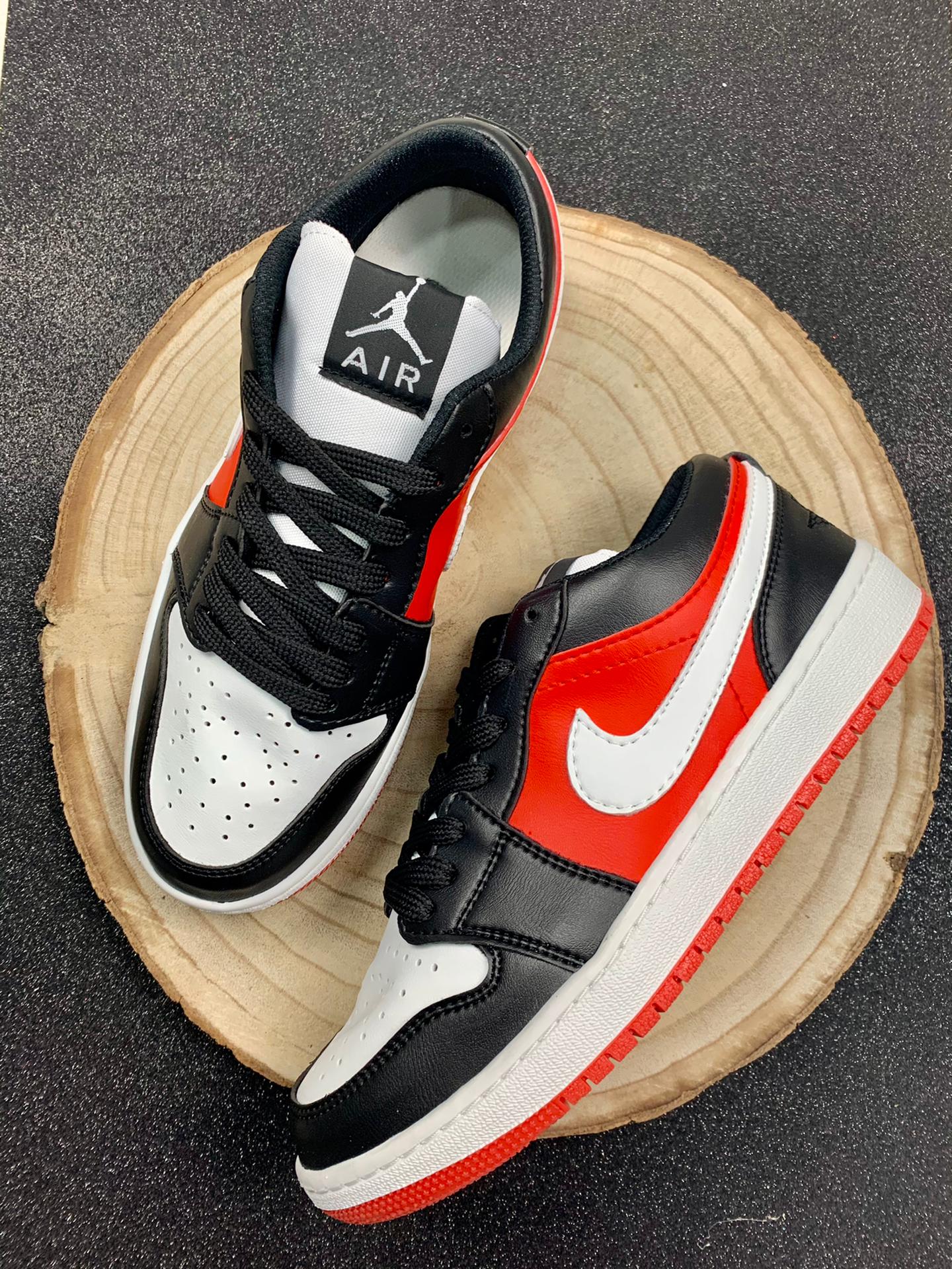 Nike Air Jordan 1 Bajas Rojas Negras