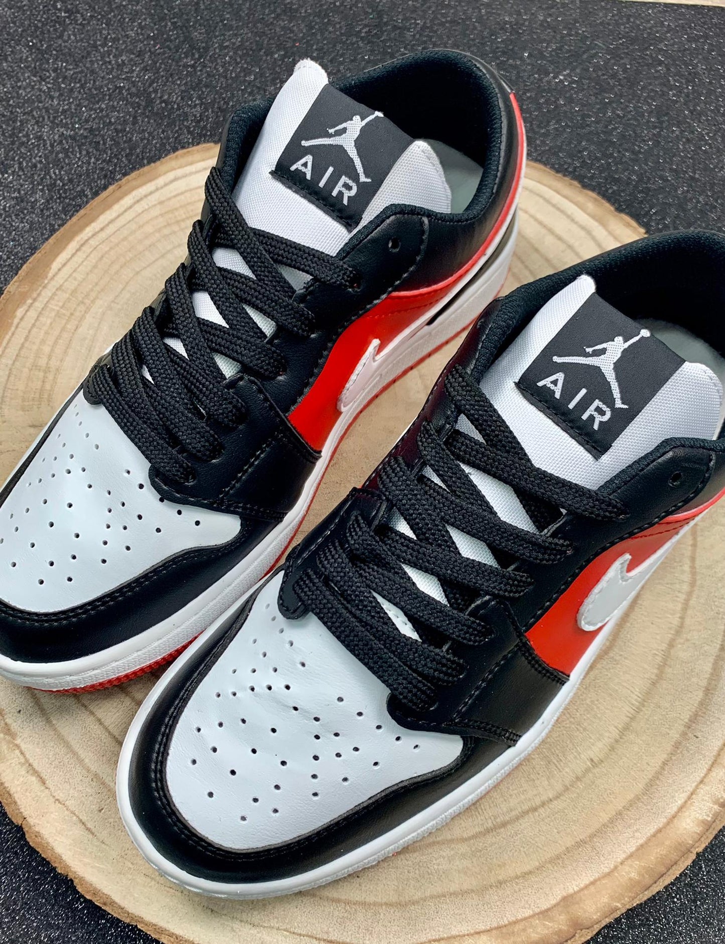 Nike Air Jordan 1 Bajas Rojas Negras