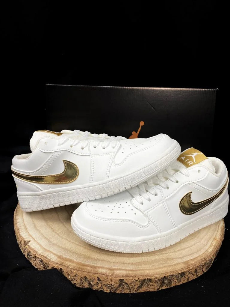 Jordan WMNS Air 1 Bajo Se Blanco Metálico Oro
