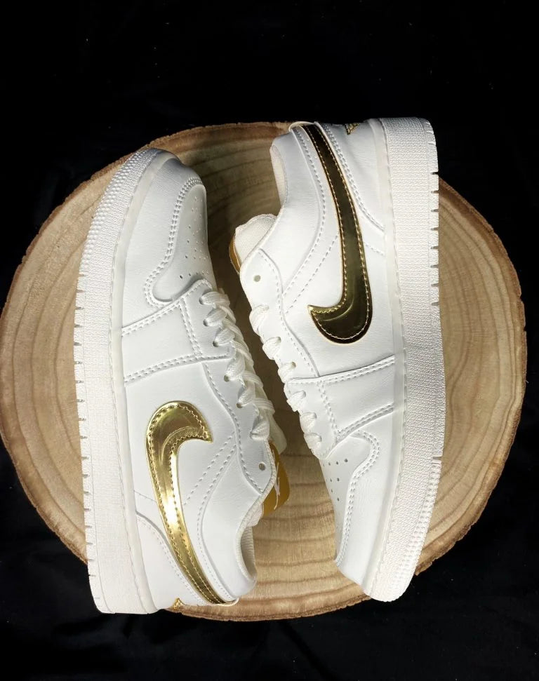 Jordan WMNS Air 1 Bajo Se Blanco Metálico Oro