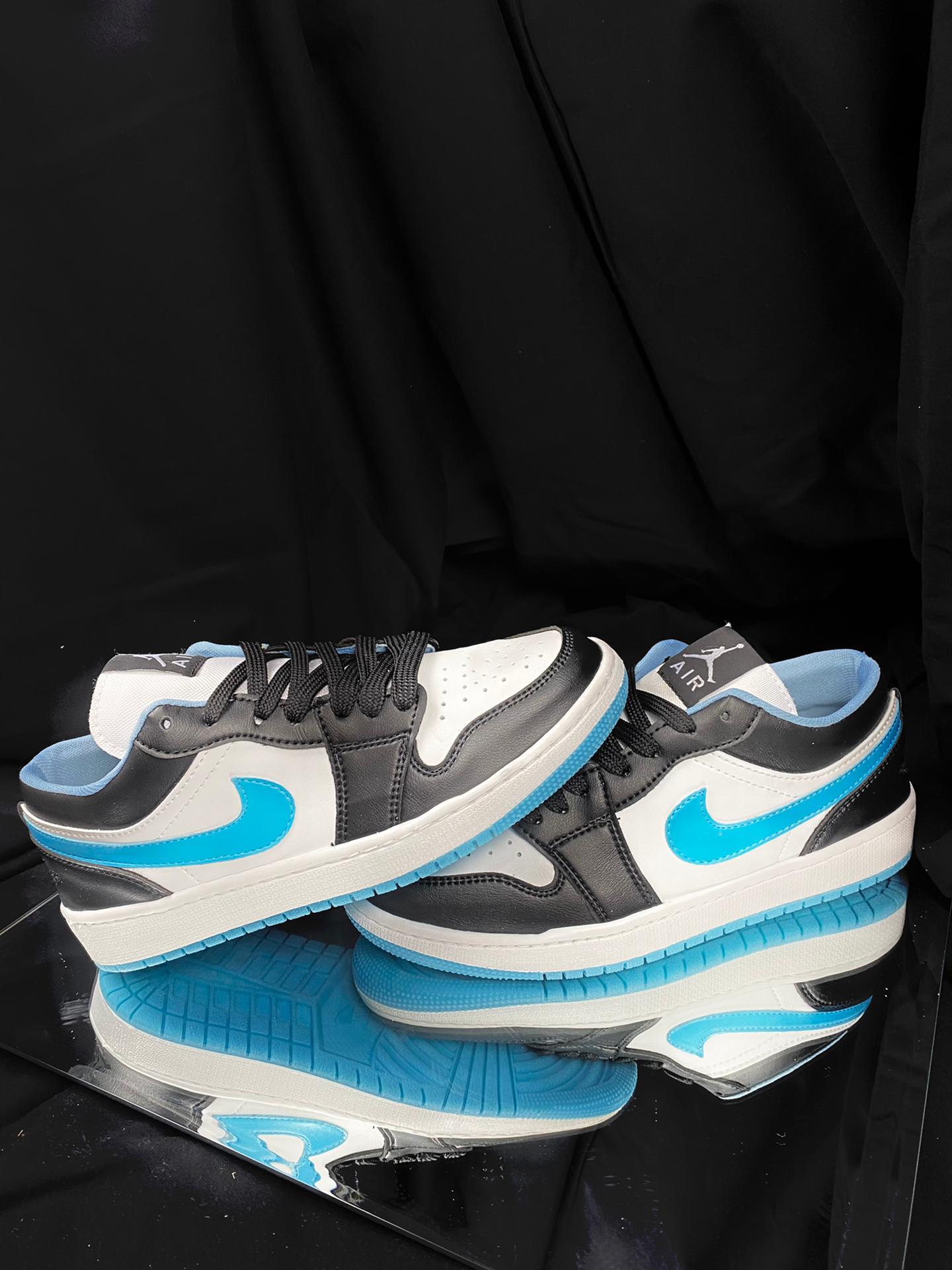 Zapatillas de deporte bajas en azul/blanco Air Jordan 1 SE de Nike