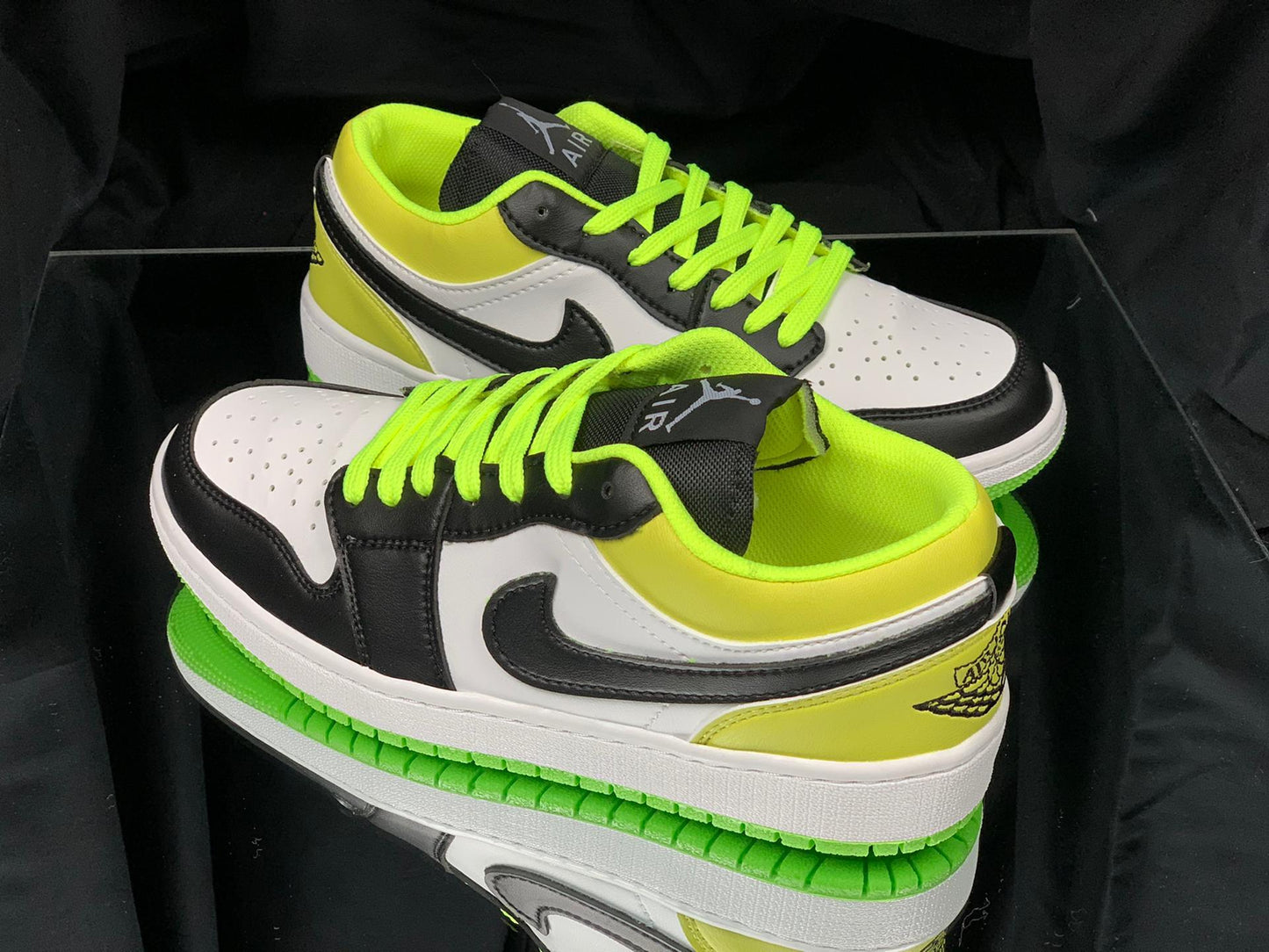 NIKE AIR JORDAN 1 BAJAS VERDES Y BLANCAS