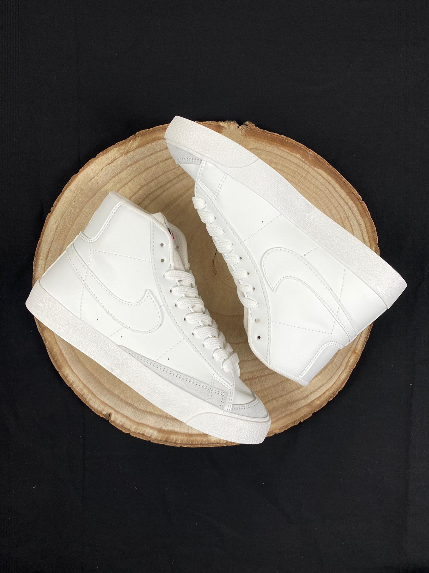Nike Blazer Mid Vintage logo blanco