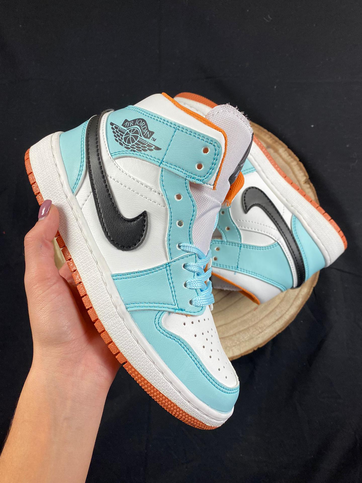 NIKE AIR JORDAN 1 AZUL Y BLANCAS