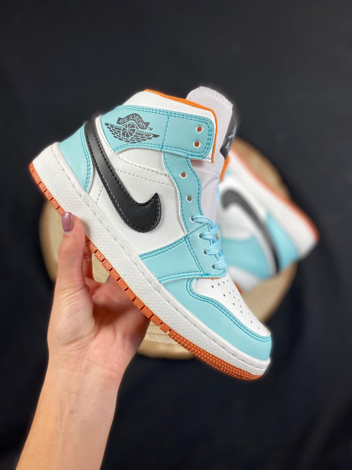NIKE AIR JORDAN 1 AZUL Y BLANCAS