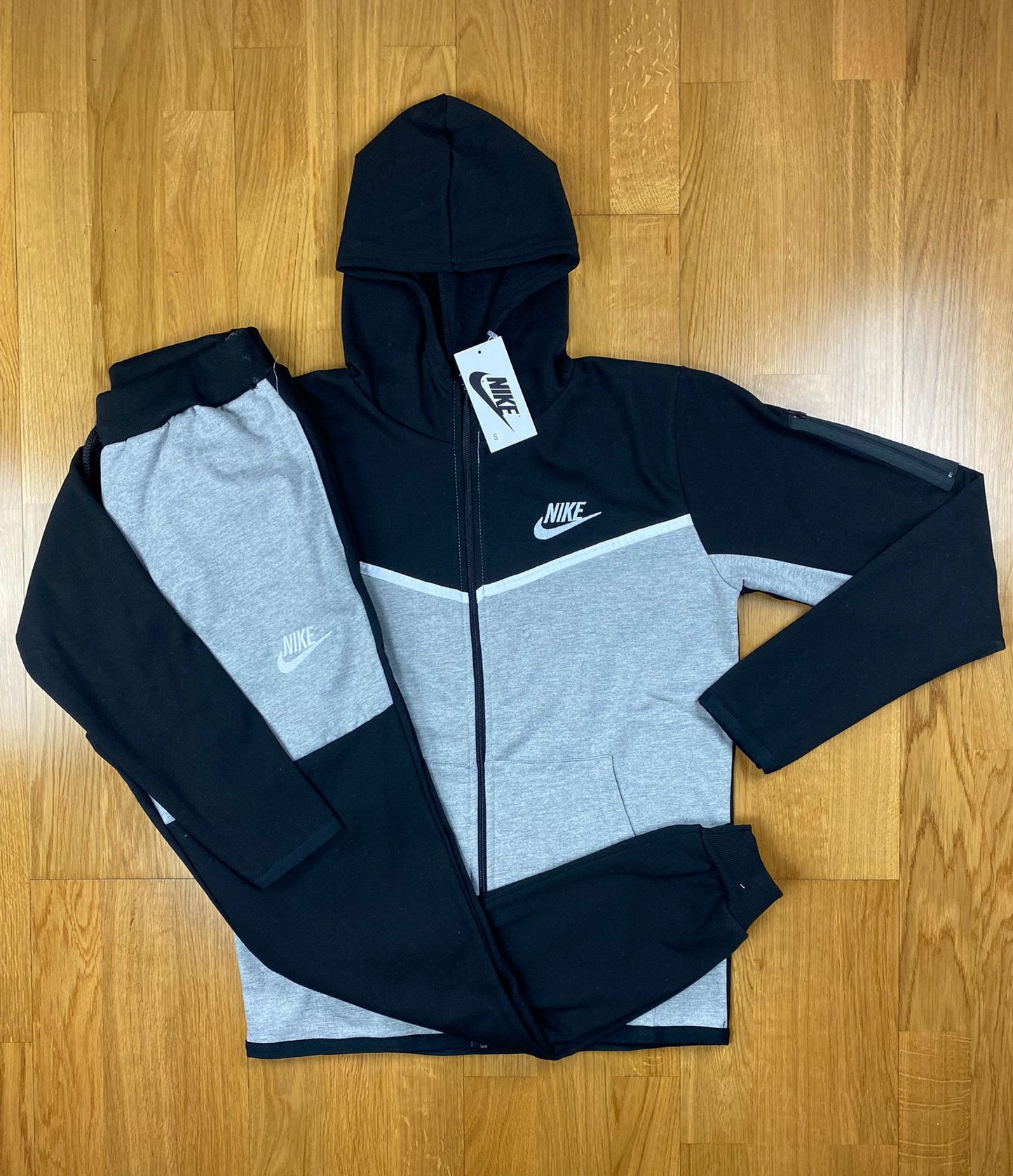 Chandal de Nike Tech Negro y gris