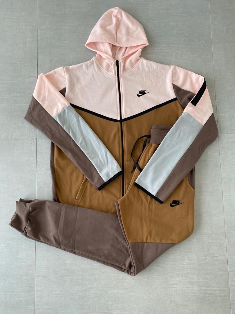 Chandal Nike tech Rosa y Marron