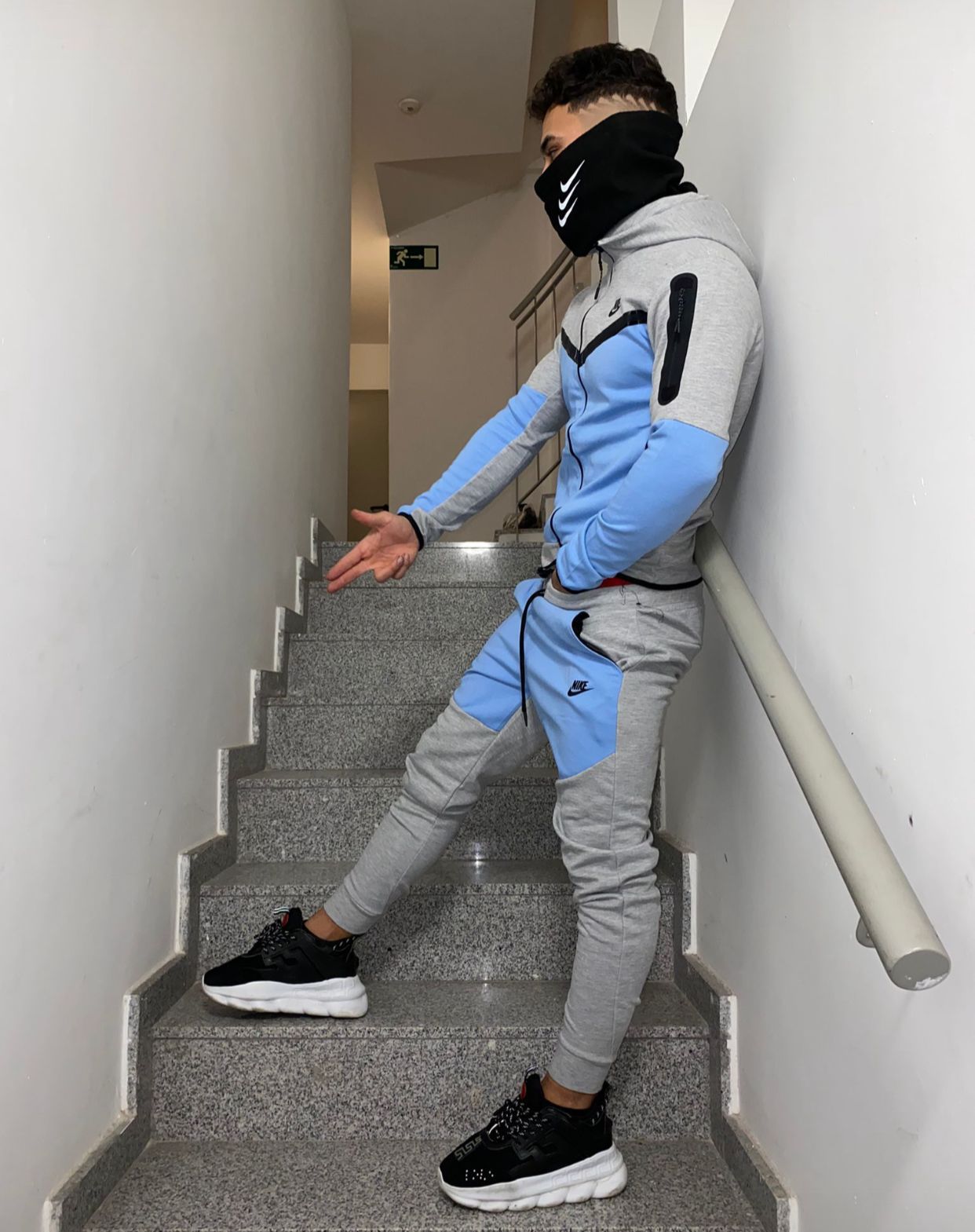 Nike Tech Gris y Azul