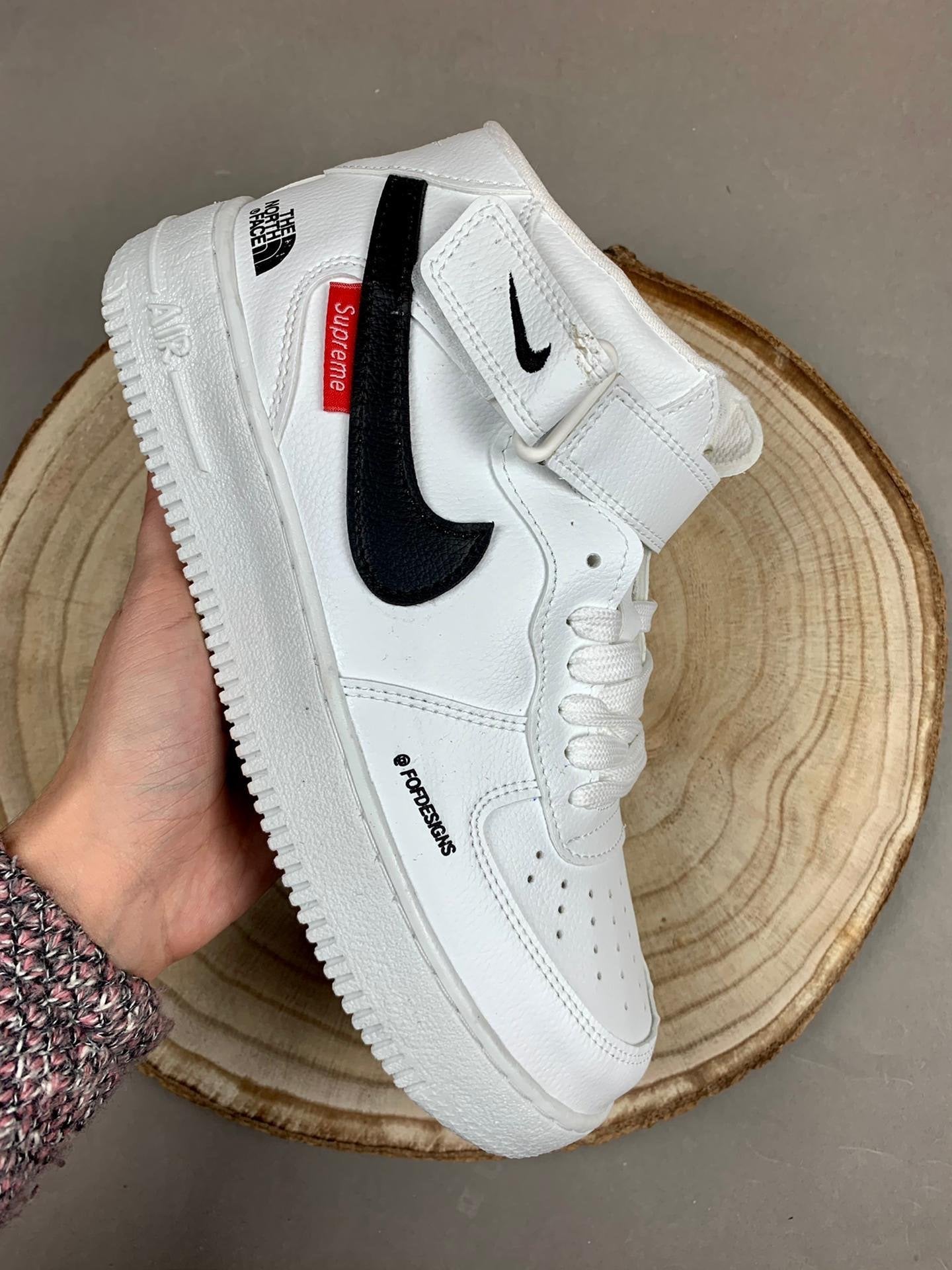 OFERTA LIMITADA! Conjunto Nike cropped + Air Force x Supreme