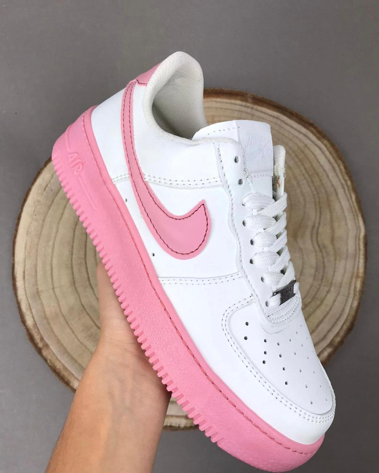 Nike Air Force Logo y Suela Rosa