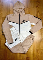 Nike Tech Marron y blanco