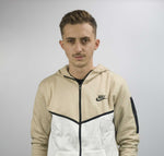 Nike Tech Marron y blanco