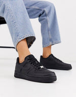 Oferta de NIKE AIR FORCE 1 ’07 Negras + Nike Tech Gris y Azul