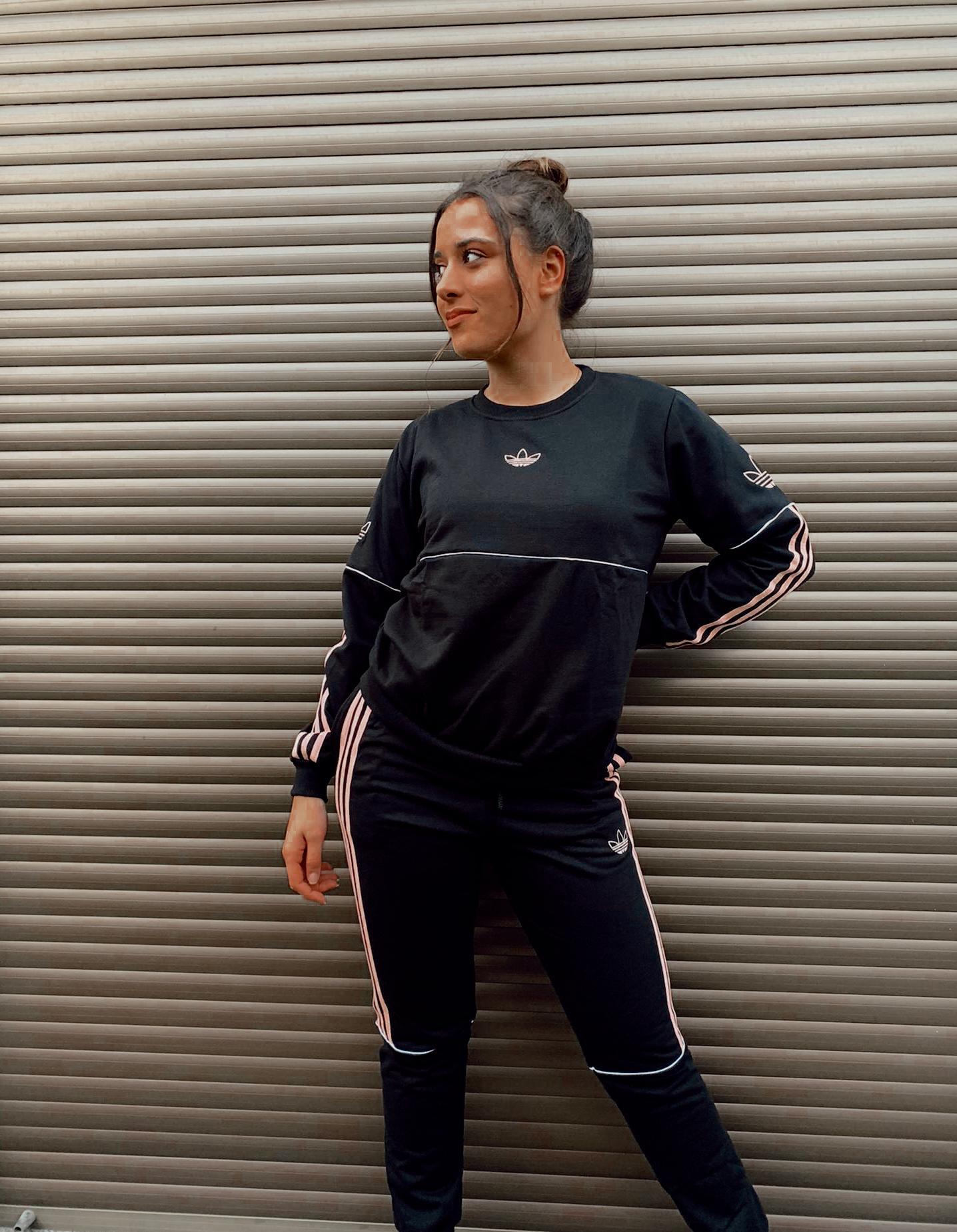 Chándal Adidas negro y rosa
