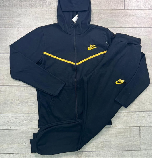 Nike Tech Negro y Amarillo